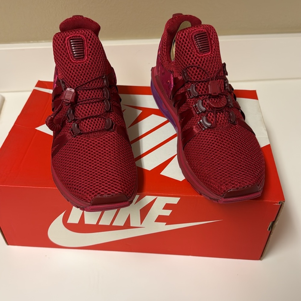 Nike Women's Red Shox Gravity - Picture 3 of 8